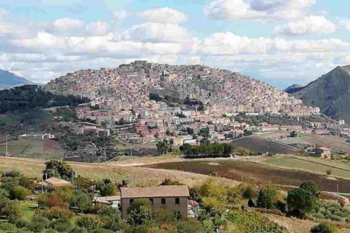 Si trova in Sicilia questo suggestivo borgo