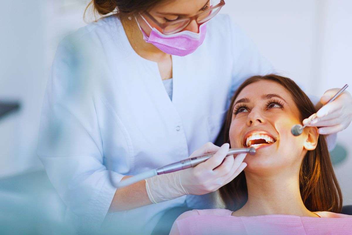 allarme dentisti lavare denti