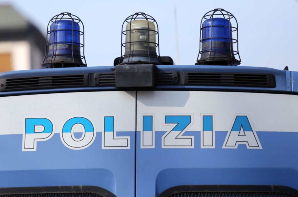 Retro di una camionetta della polizia