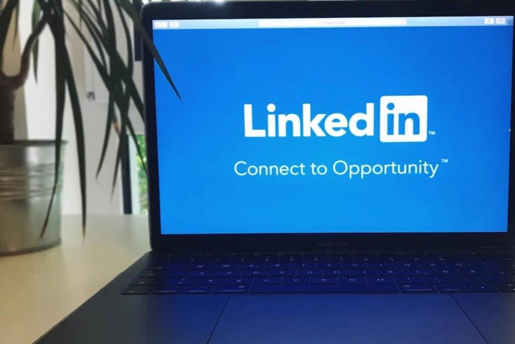 Linkedin su schermo pc