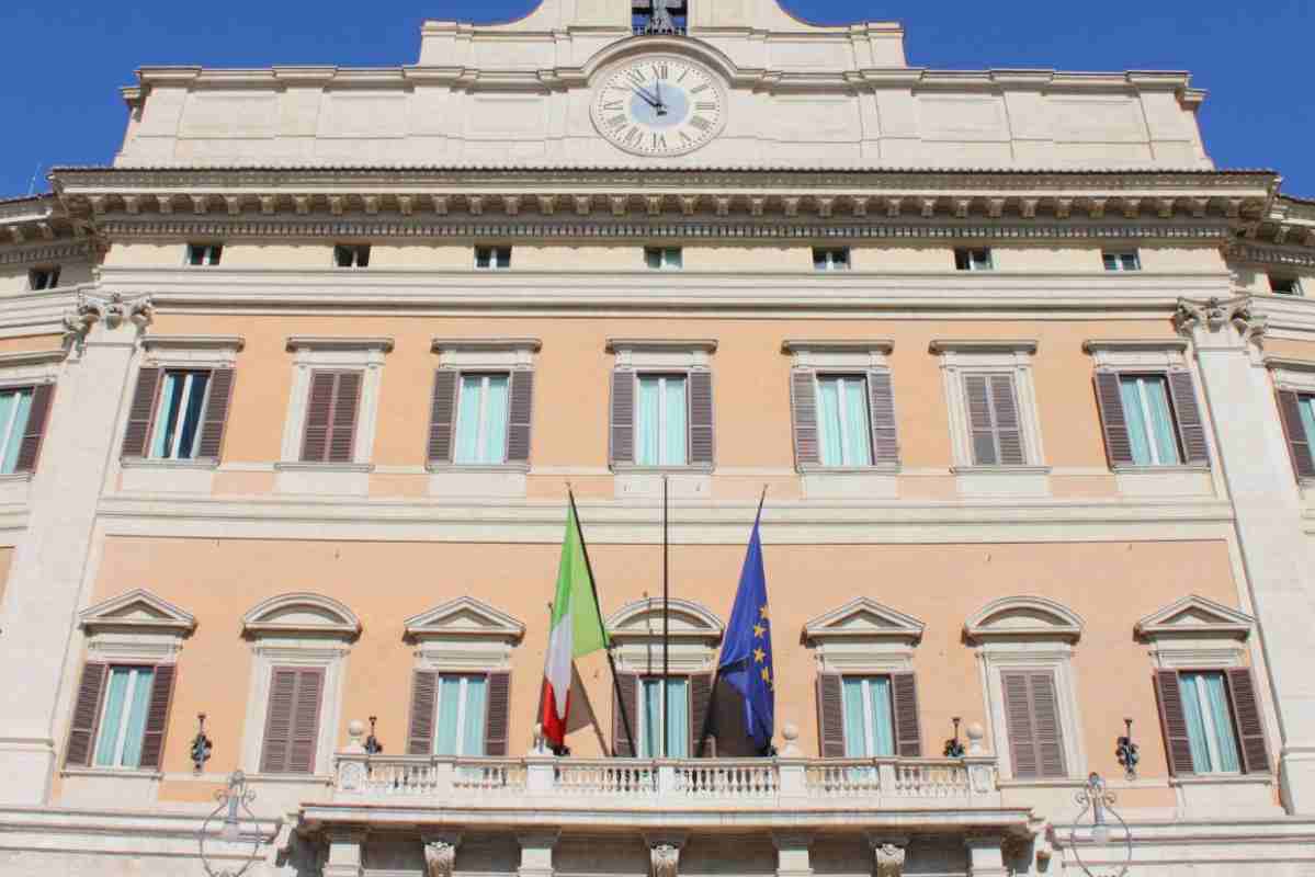 facciata esterna della camera dei deputati