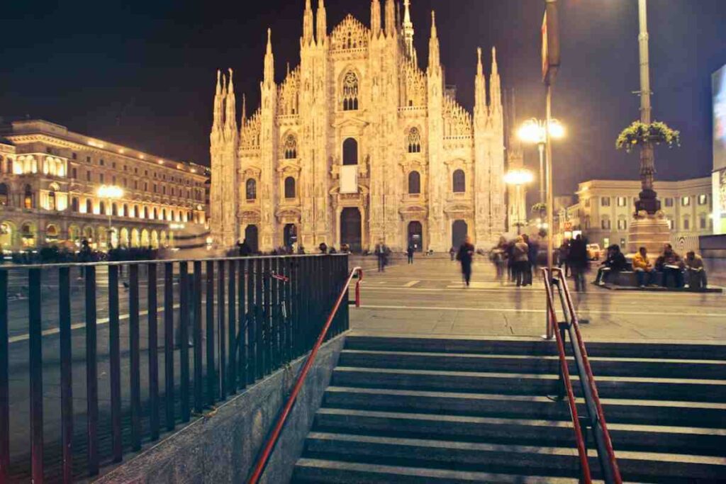 duomo di milano visto da un'angolazione