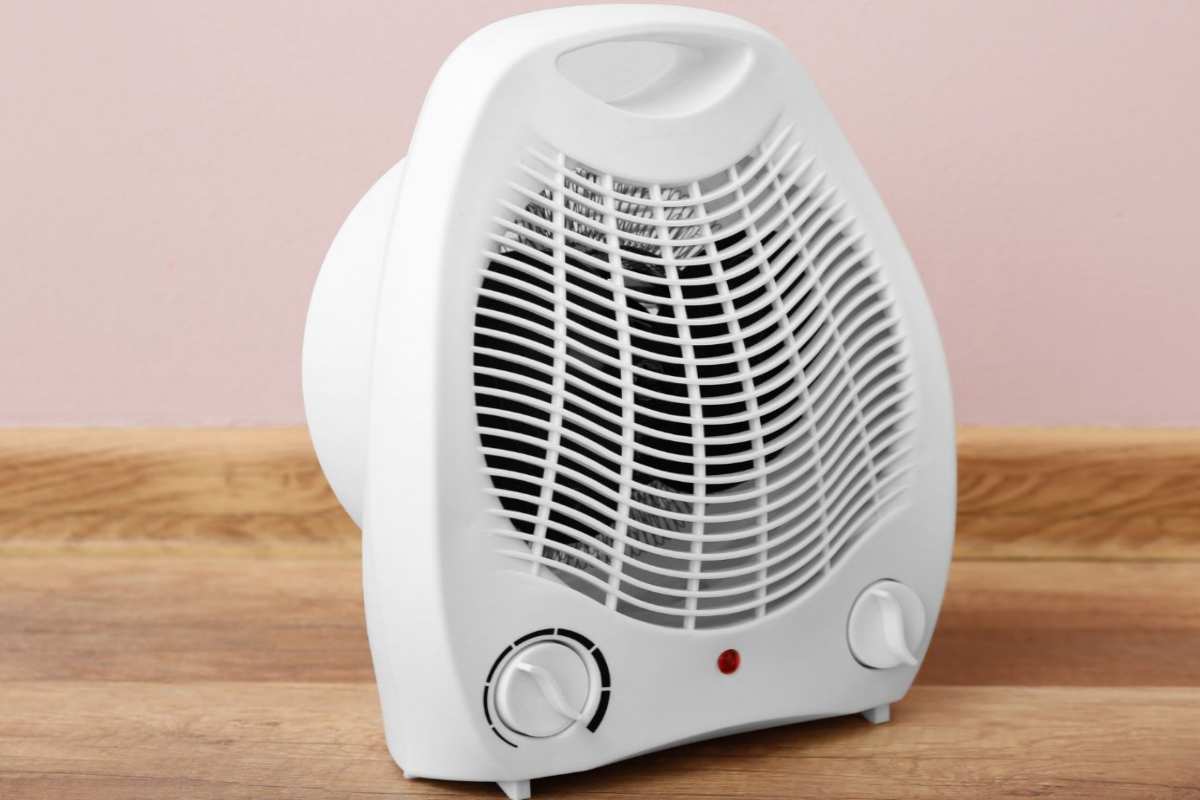 termoventilatore appoggiato sul pavimento