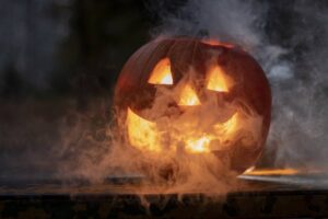 zucca halloween illuminata dall'interno