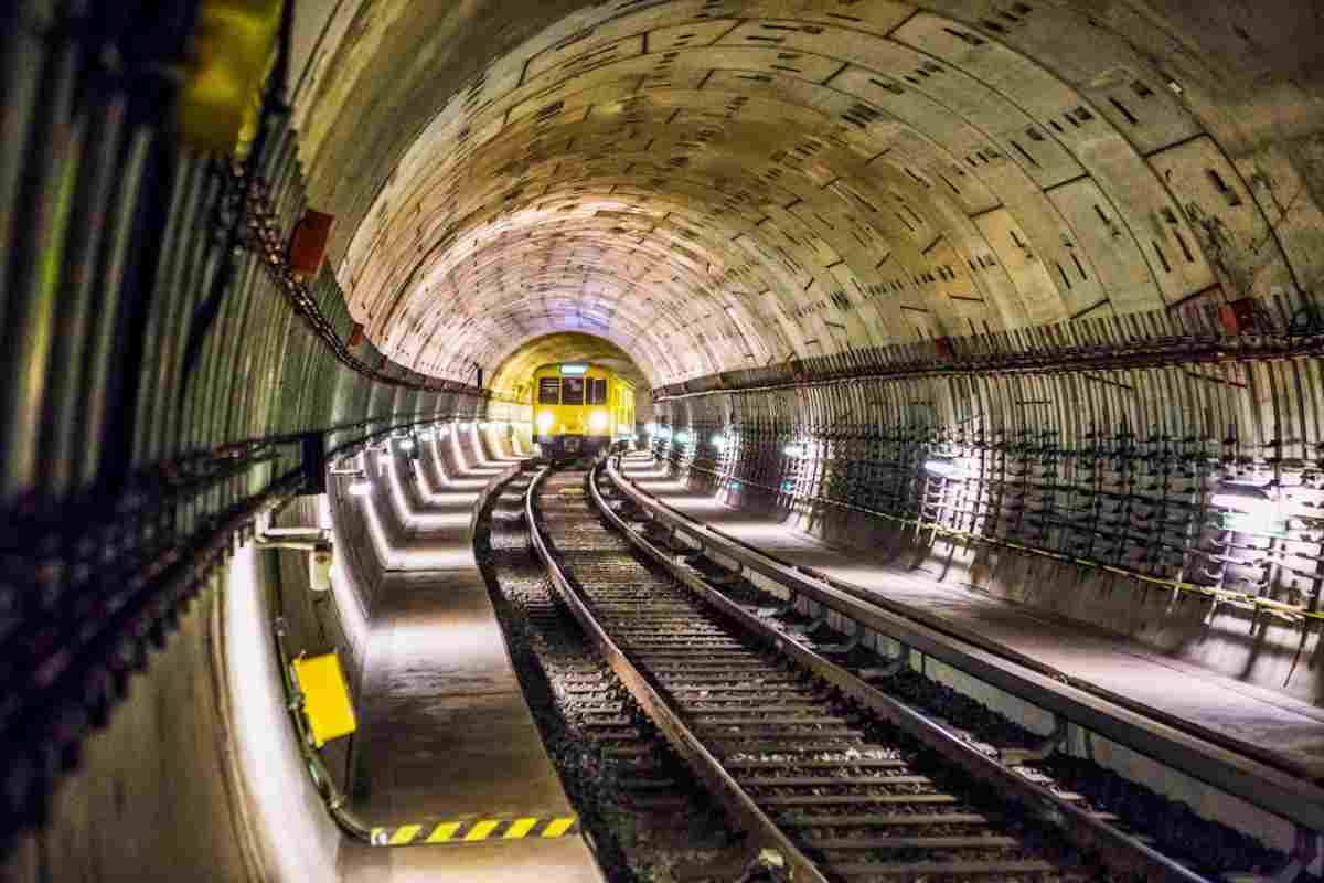 treno metropolitana in arrivo