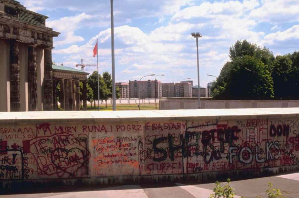 pezzo del muro di berlino in primo piano