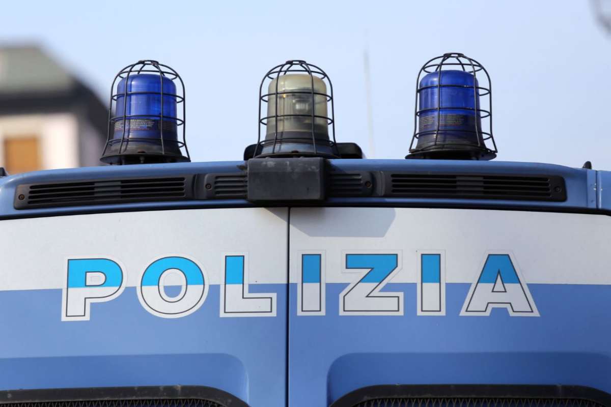 camionetta polizia