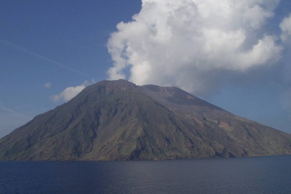 vulcano stromboli in attività