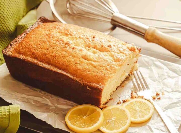 torta all'arancia con fettine d'arancia