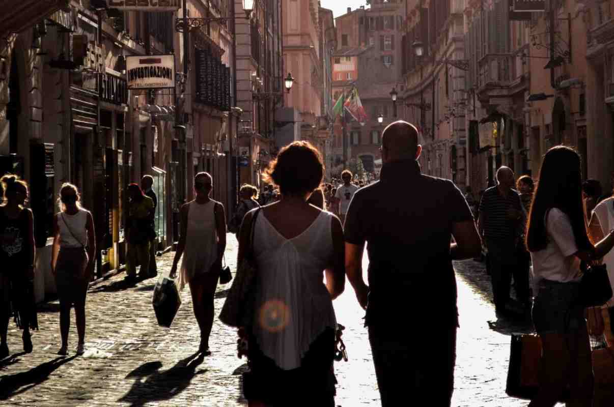 turisti in cammino napoli